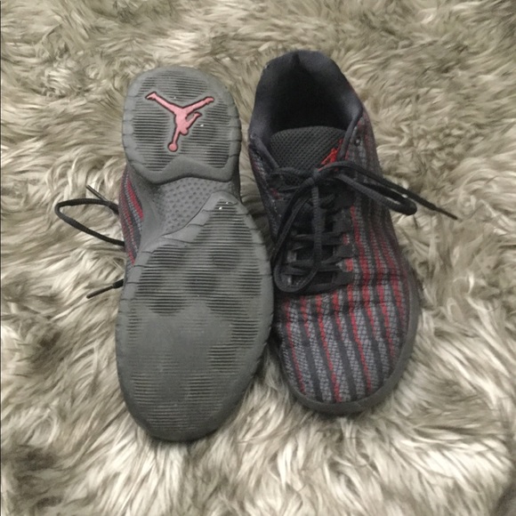 Jordan basketball shoes - Picture 4 of 8